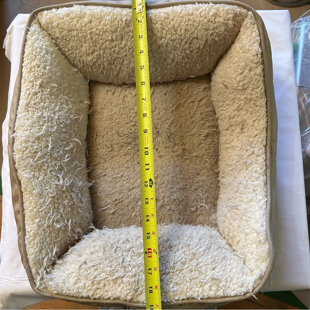 Cozy Pet Bed - Picture 2 of 7
